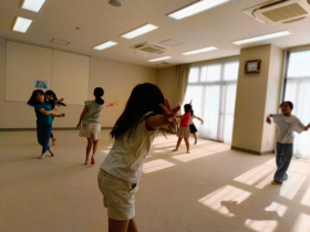 みんなのおどる場所_こどものコピー-75df3359